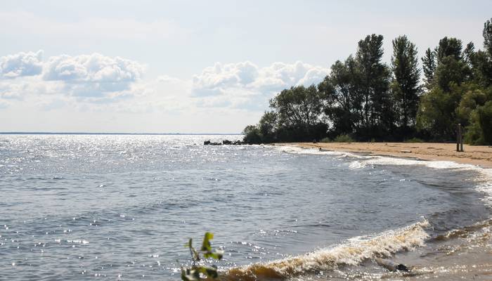 bigstock-Fabulous-Bay-With-Trees-On-The-364066177_strand&bos.jpg