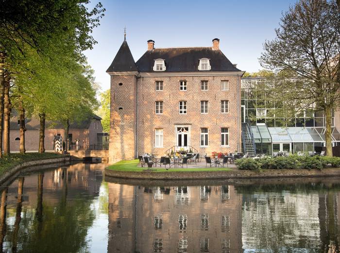 Verbringen Sie die Nacht in einem romantischen Schloss in der Nähe von Venlo. Aufenthalt im Bilderberg-Hotel Château Holtmühle in Tegelen.