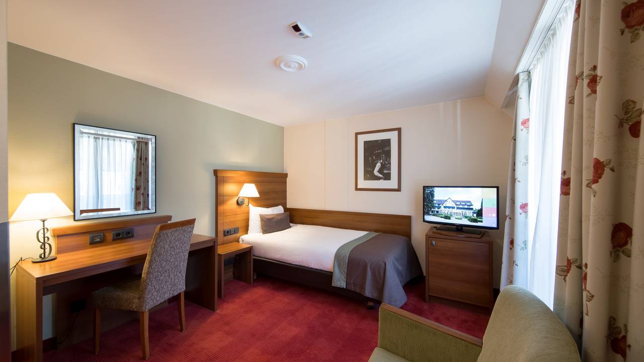 Hotel De Bilderberg - Single Room.jpg