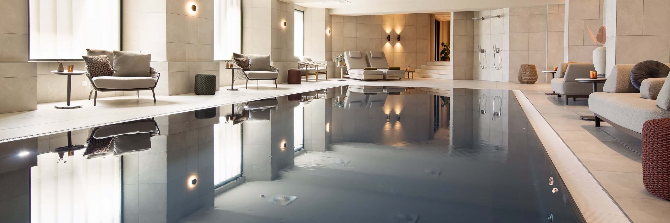 Het binnenzwembad van Bilderberg Europa Hotel Scheveningen.