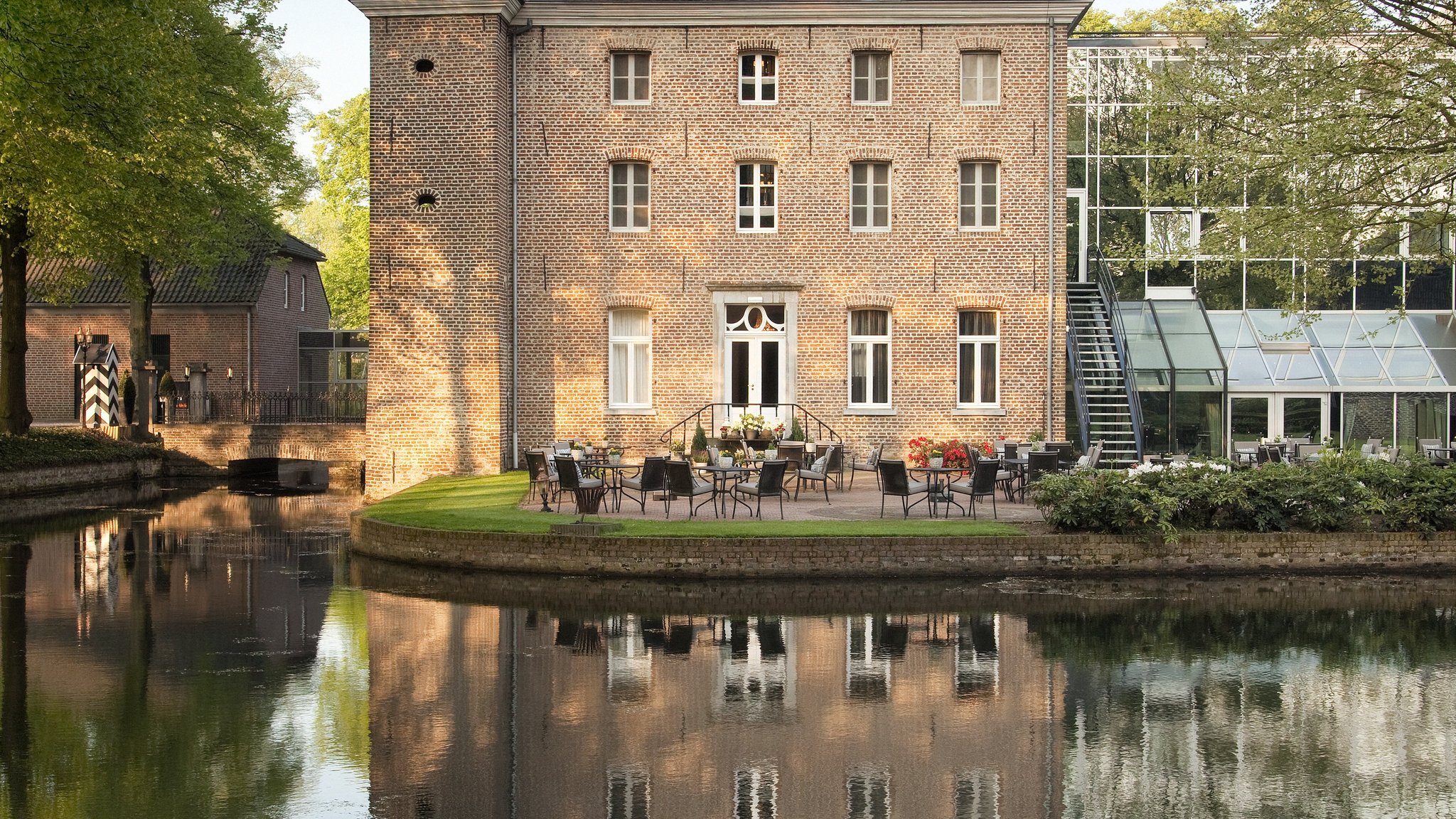 Overnachten in een romantisch kasteel in de buurt van Venlo. Verblijf bij Bilderberg hotel Château Holtmühle in Tegelen.