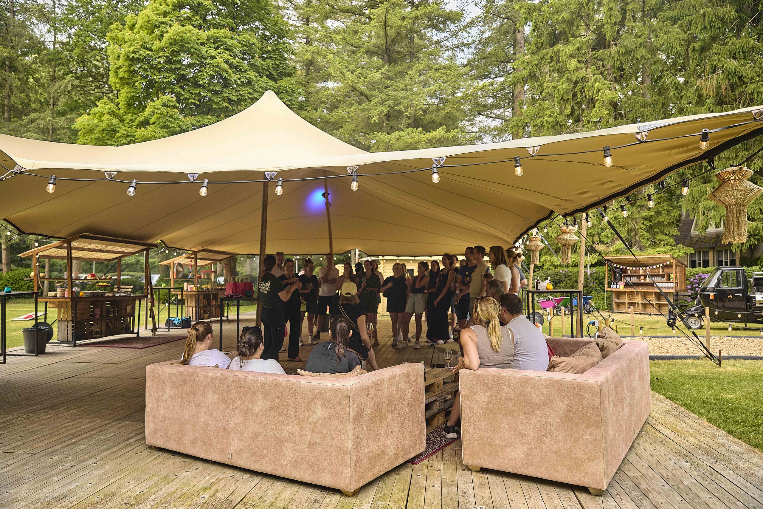 Food Festival gasten onder tent