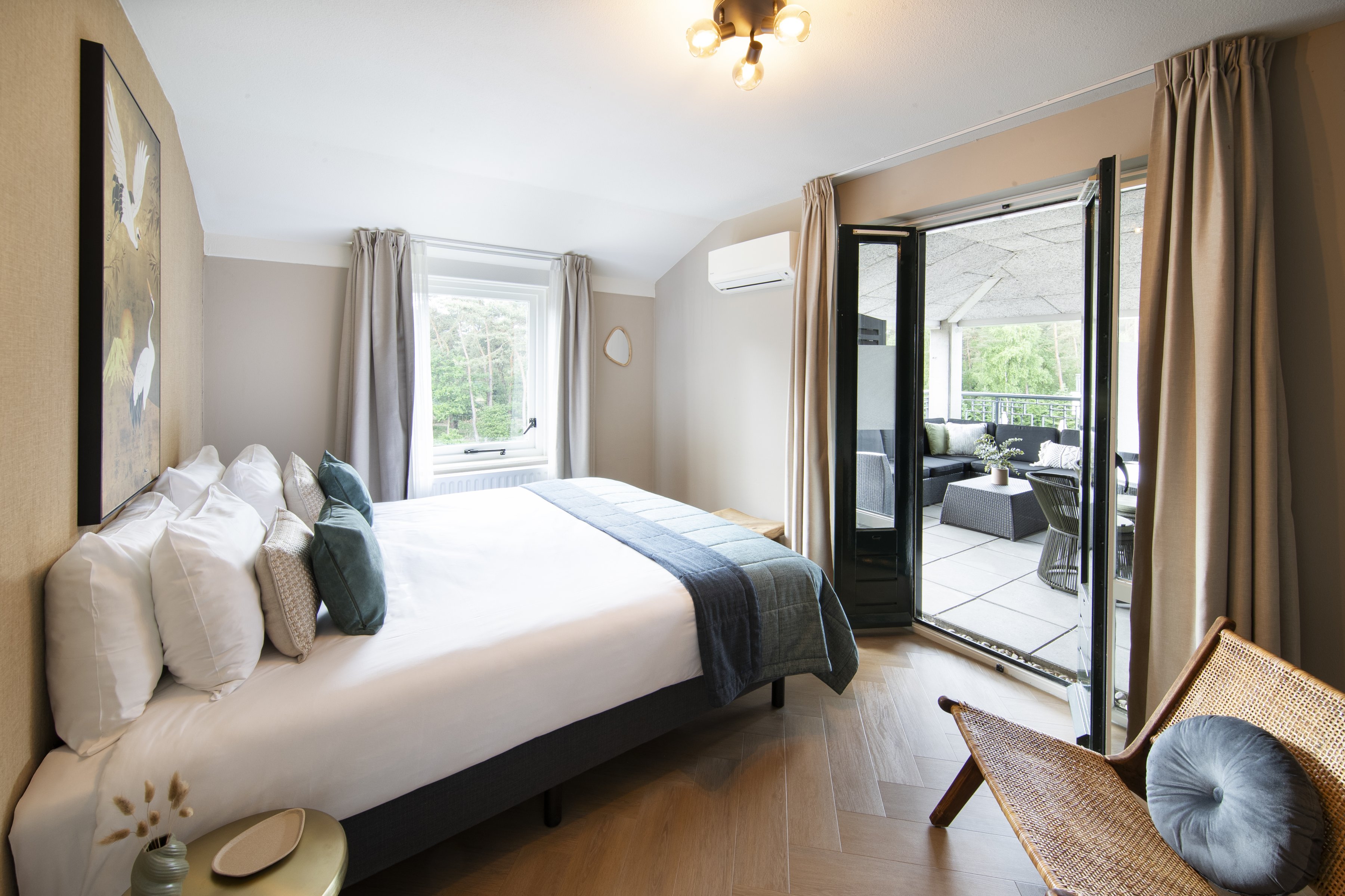 De slaapkamer met een 2-persoonsbed in het appartement van Résidence Groot Heideborgh.