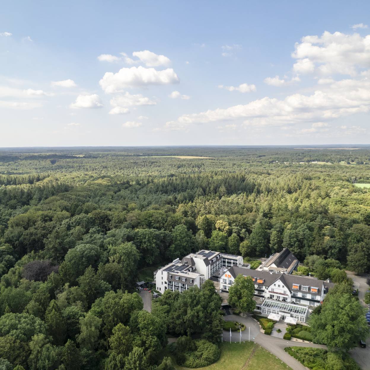 Hotel De Bilderberg Drone surroundings