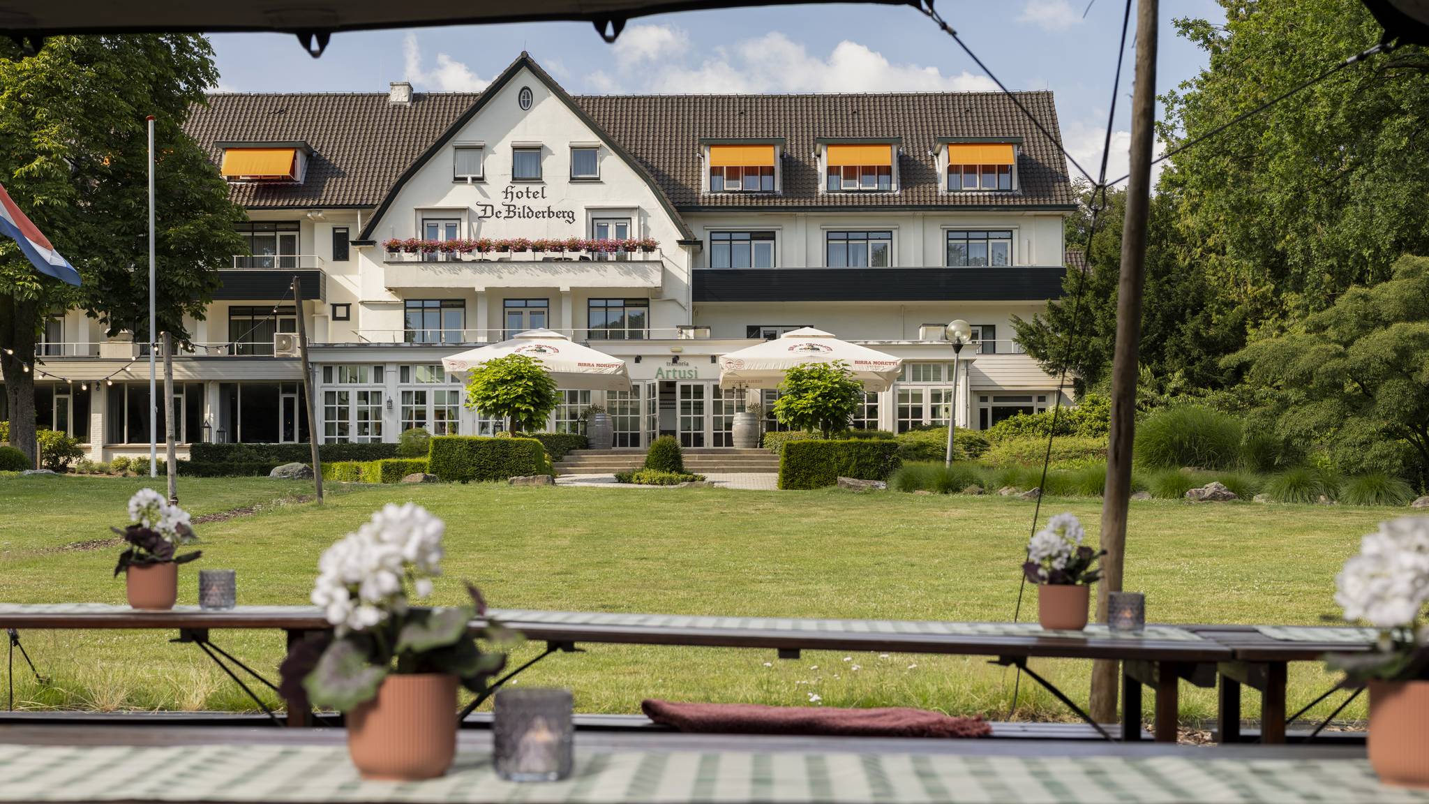 Hotel De Bilderberg Summer in The Woods