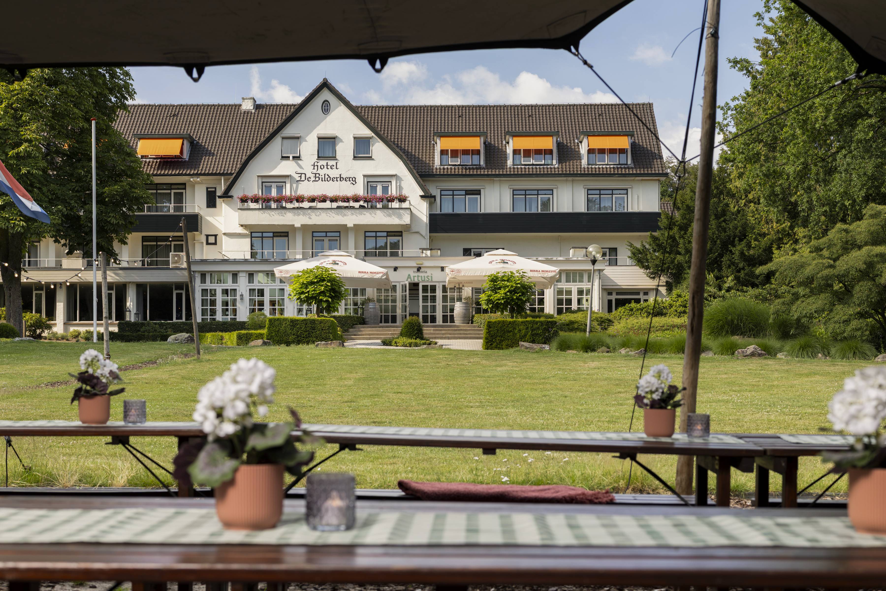 Hotel De Bilderberg Summer in The Woods