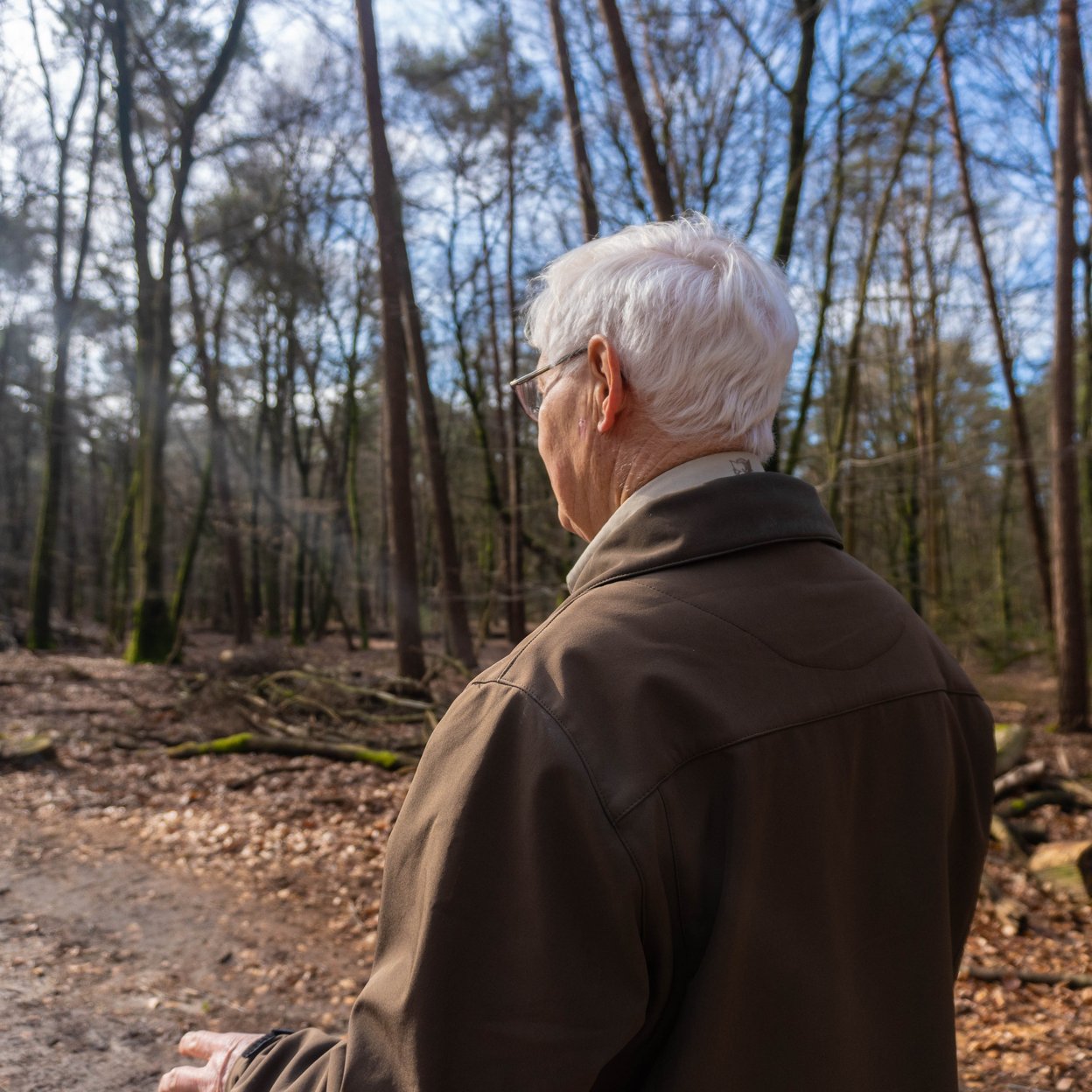 Boswachter Aart in het bos