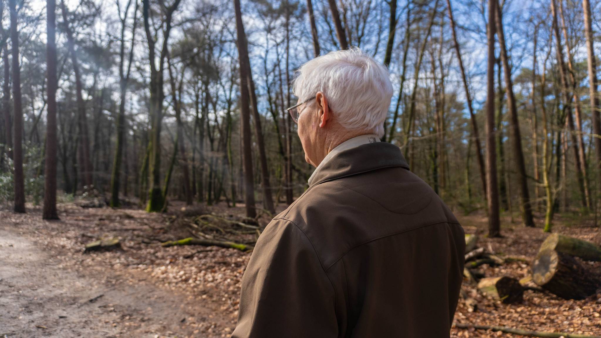 Boswachter Aart in het bos