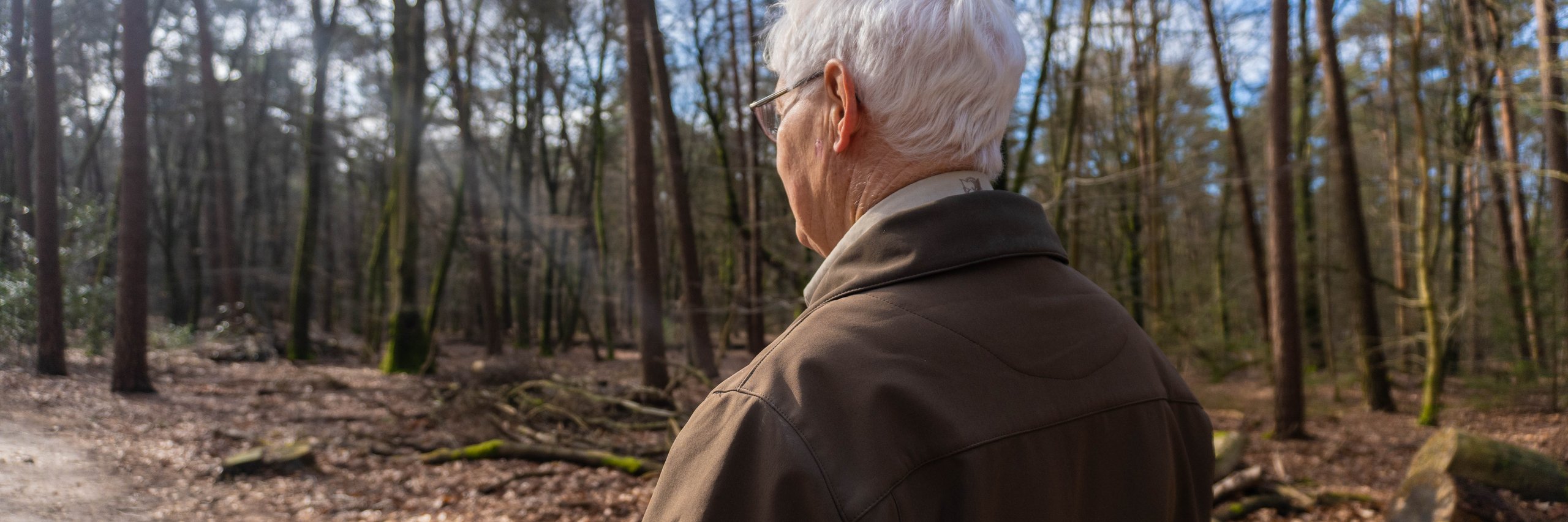Boswachter Aart in het bos