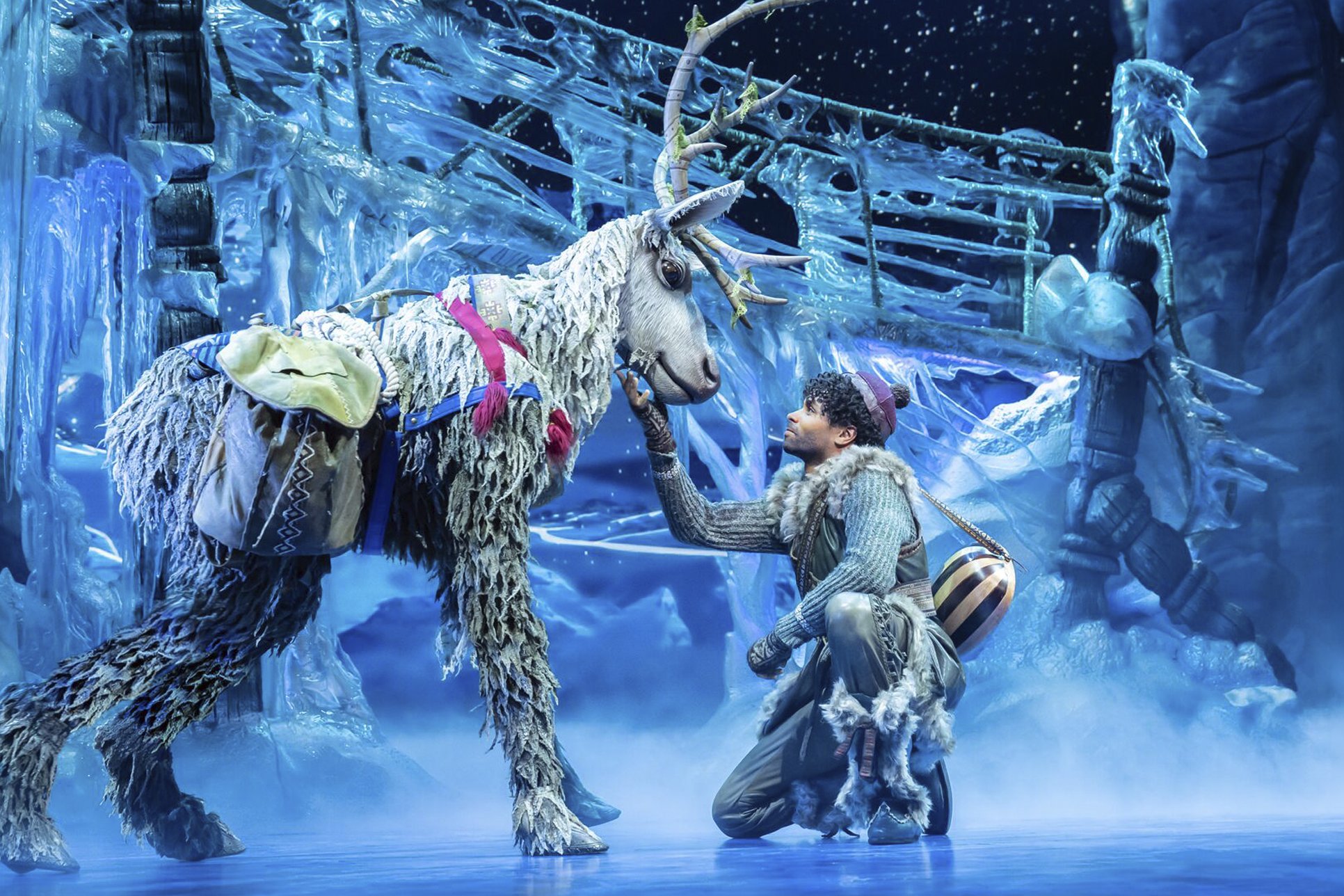 Foto van Rendier Sven samen met vriend Kristoff uit de musical Frozen