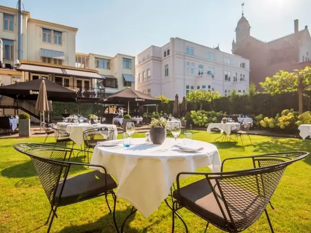 Aanzicht foto van de stadstuin van het Bilderberg Parkhotel in Rotterdam. Een unieke locatie voor bijzondere evenementen en borrels in het centrum van